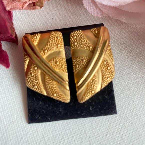 Vintage 80’s MONET Gold-tone Pierced Earrings - Picture 3 of 8